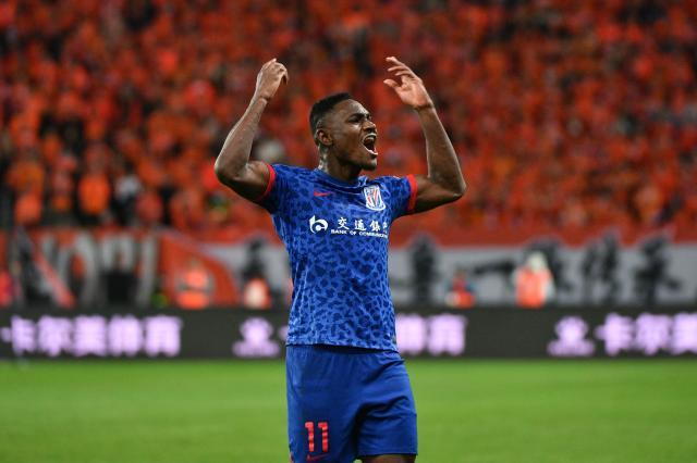 【中超】马莱莱戴帽于汉超替补建功 申花6比0泰山