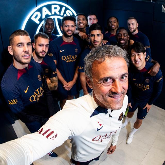 开云官方直播-21岁巴尔科拉成为巴黎新宠，姆巴佩也给他让路？