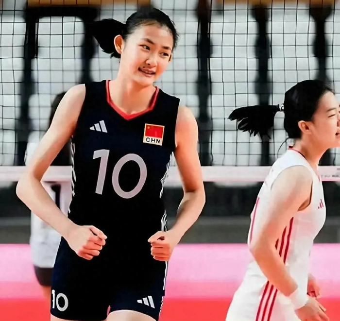 开云官方直播-上海女排双子星太突出！黄悦鑫一传进步大，杨舒茗进攻凶猛|洛杉矶|布里斯班|杨方旭|比赛|替补_新浪体育_新浪新闻
